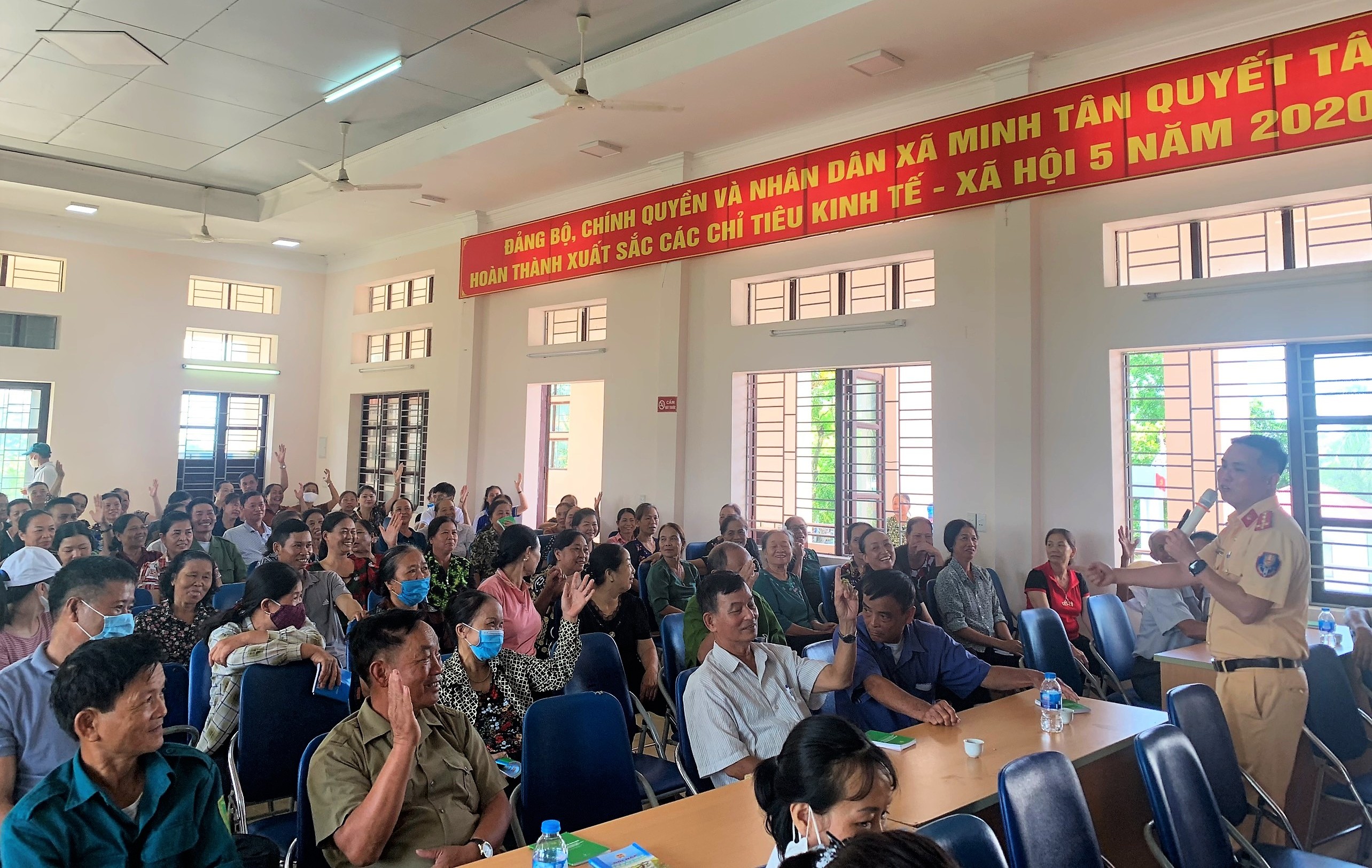 Tổ chức 04 buổi tuyên truyền, phổ biến  Pháp luật về TTATGT cho  480 cán bộ, hội viên Hội Nông dân Hải Phòng